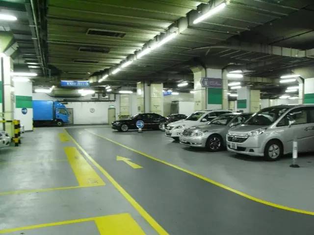 清遠(yuǎn)市區(qū)停車新政 臨時車位告別全免費(fèi)時代，智慧管理優(yōu)化出行體驗(yàn)